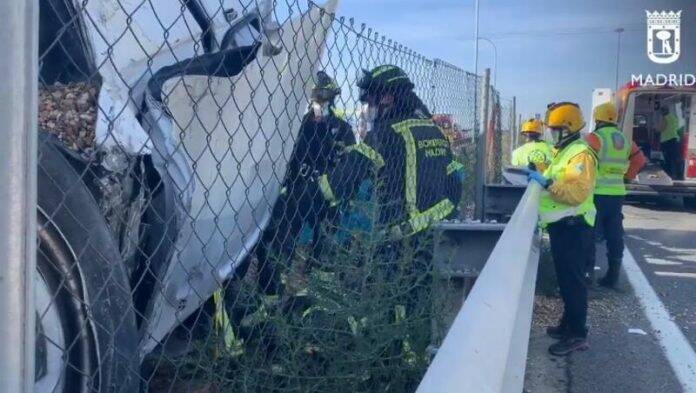 Rescatan conductor furgoneta