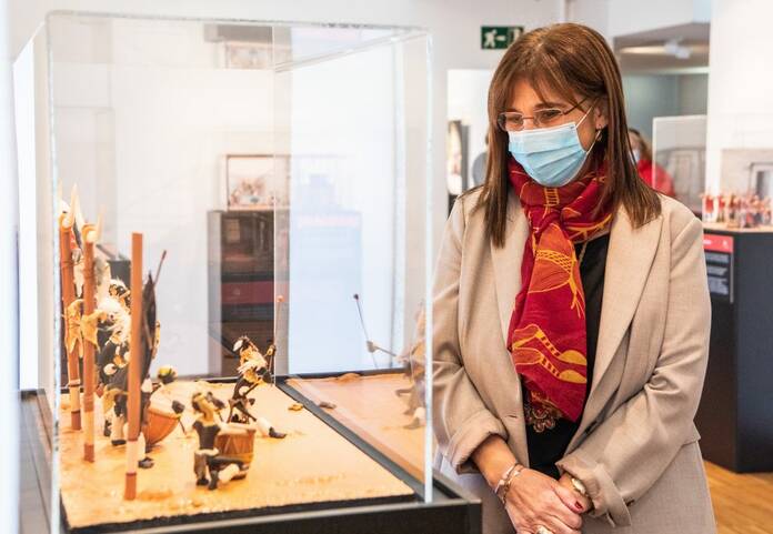 Pozuelo acoge la exposición “Plastihistoria de la música” 20201117 FOT Visita expo Plastihistoria