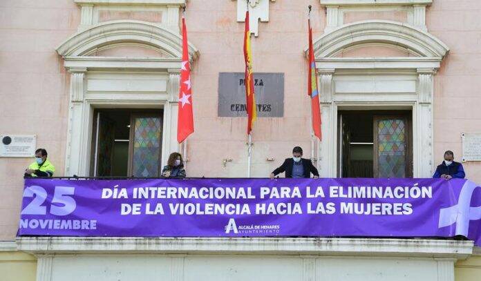 Alcalá de Henares pancartas violencia machista