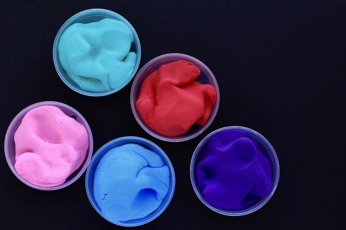 Pozuelo acoge la exposición “Plastihistoria de la música” colorful lightweight clay plasticine for childrens creativity and a tool for making handmade slime on t20 JzOdao