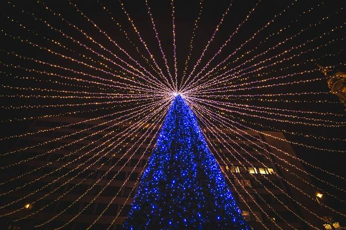 Llega la Navidad 2020 a Pozuelo de Alarcón outdoor illuminated sparkling christmas tree with blue lights t20 pYVjmW
