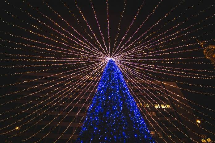 Llega la Navidad 2020 a Pozuelo de Alarcón outdoor illuminated sparkling christmas tree with blue lights t20 pYVjmW