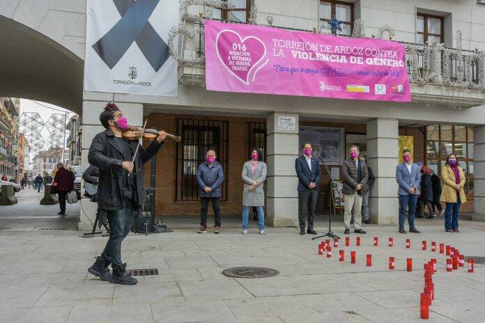 Políticos Torrejón declaración institucional violencia de género
