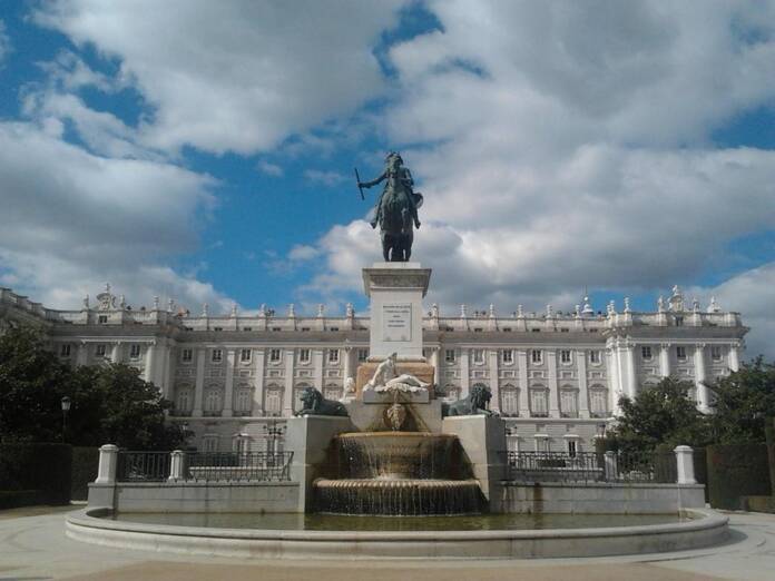 Un viaje por el tiempo a través de las estatuas de Madrid Felipe IV Fuentes Historicas Madrid