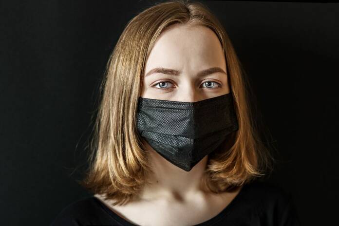 Suben de forma alarmante los casos de Covid19 en Pozuelo a girl with a protective black mask on her face to protect her from the coronavirus coronavirus t20 N0nxNE
