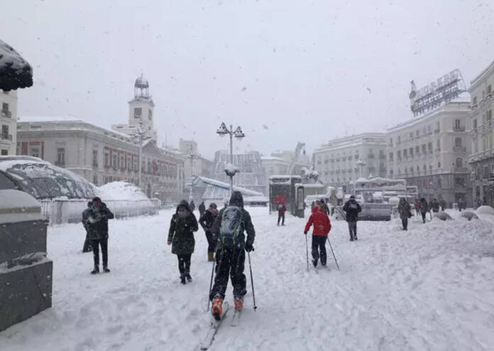 El Madrid 'surrealista' de la gran nevada europa press