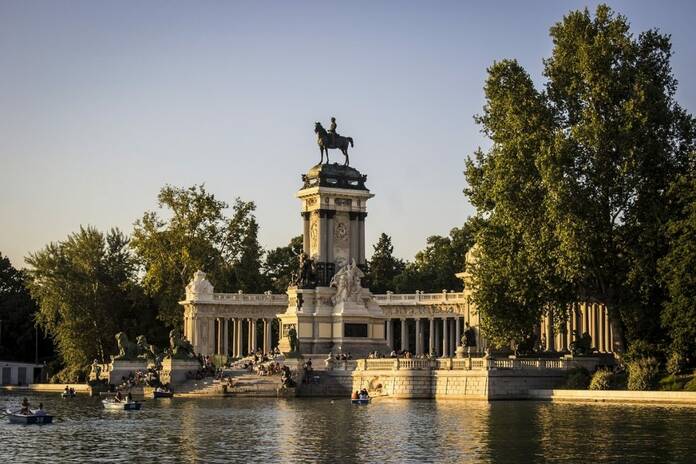 Calistenia al aire libre: apúntate los mejores parques de Madrid parque del retiro 3547463 1280 1