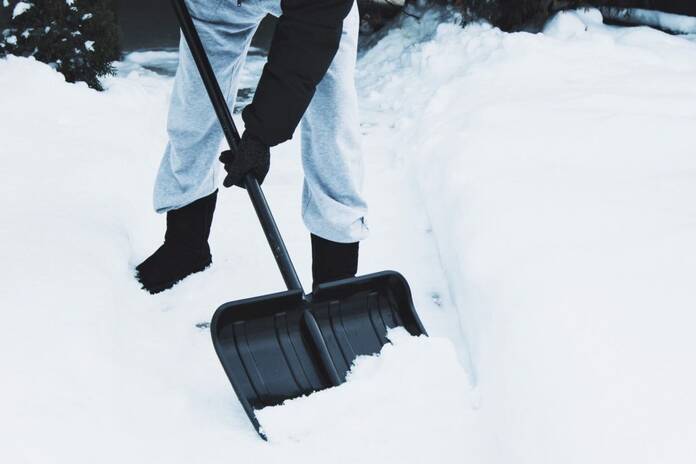 Pozuelo activa su Plan de Inclemencias Invernales ante la nevada the man cleans snow t20 VKYE0l