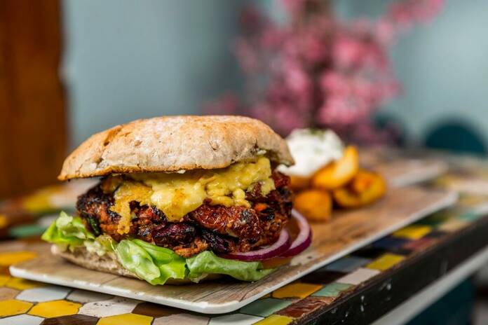 Hamburguesas sin carne: el lado más vegano de Madrid 145050290 2924310187825047 5823614209870260887 o
