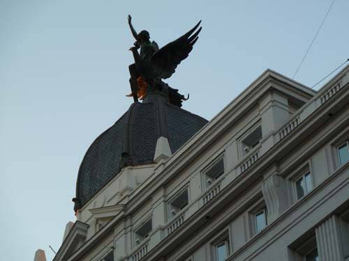 Los ángeles que sobrevuelan el cielo de Madrid 2 abril 192 copia