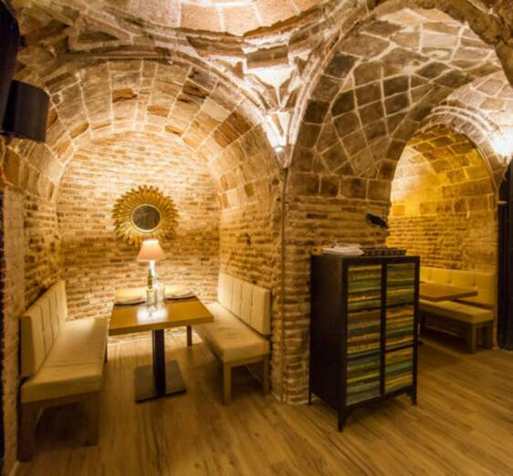 Sorprende a tu pareja con los restaurantes más románticos de Madrid la bodega de los secretos 11 e1554469467257