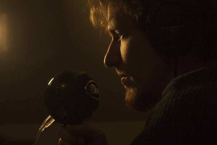 Bares de Micro Abierto para poetas y cantantes en Madrid music producer 4335953 1280 1 1