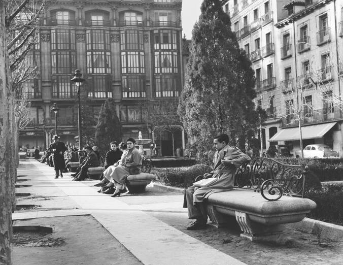 La Plaza de Santa Ana: el epicentro del Barrio de las Letras 20 1953 plaza de santa ana heydecker