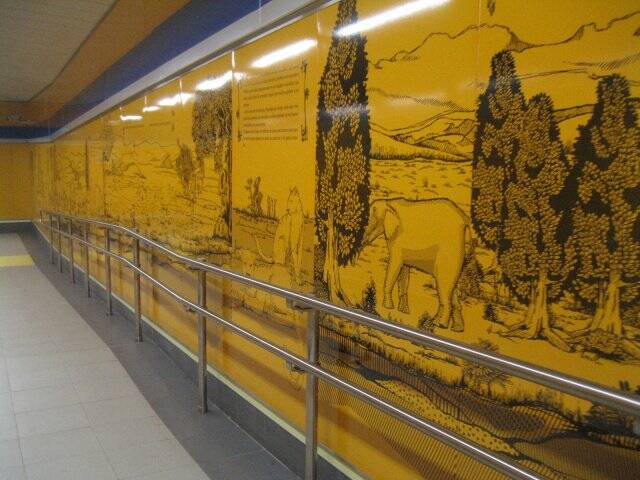 Conoce el mundo subterráneo del Metro de Madrid a través de sus museos 5 Conoce el mundo subterráneo del Metro de Madrid a través de sus museos 2010 01 04 No 15 Tiradecomicalolargodelpasillo