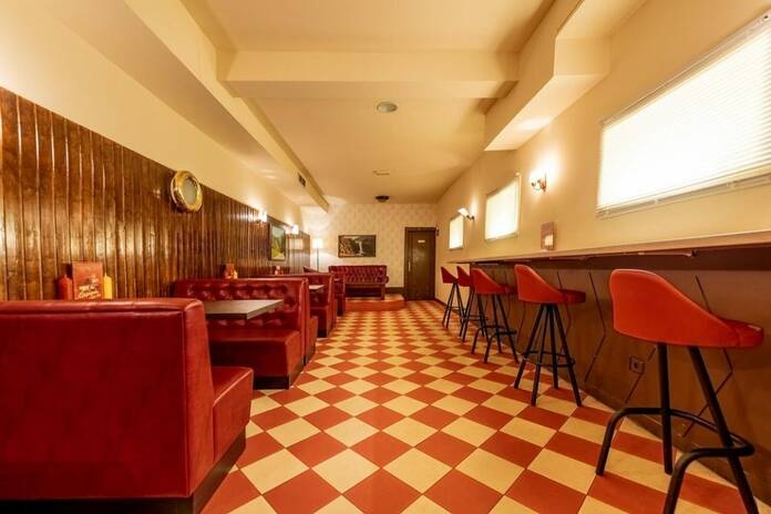 Estupenda Café Bar: el refugio de Twin Peaks en Madrid