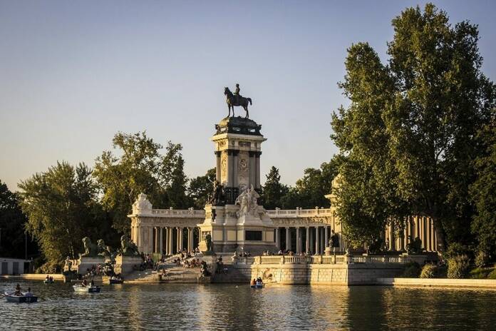 Diviértete en Semana Santa con los mejores parques para perros de Madrid parque del retiro 3547463 1280 1 2