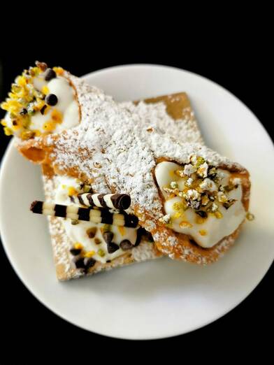 Prueba los cannolis más irresistibles de Madrid pexels angeloxwu 3116848 1
