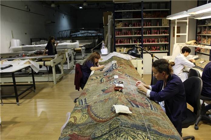 La Real Fábrica de Tapices: tres siglos 'tejiendo' la historia de Madrid real fabrica telares