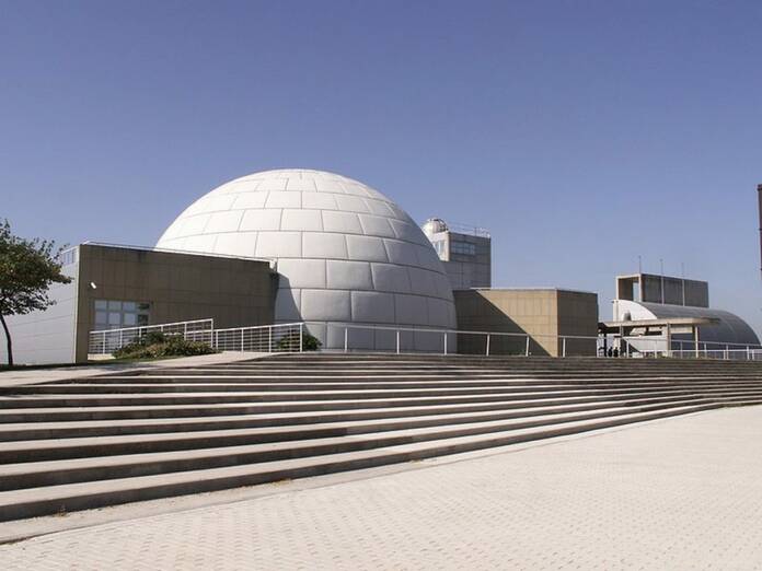 Vive un día diferente con los mejores centros de ocio de Madrid Planetario de Madrid 01