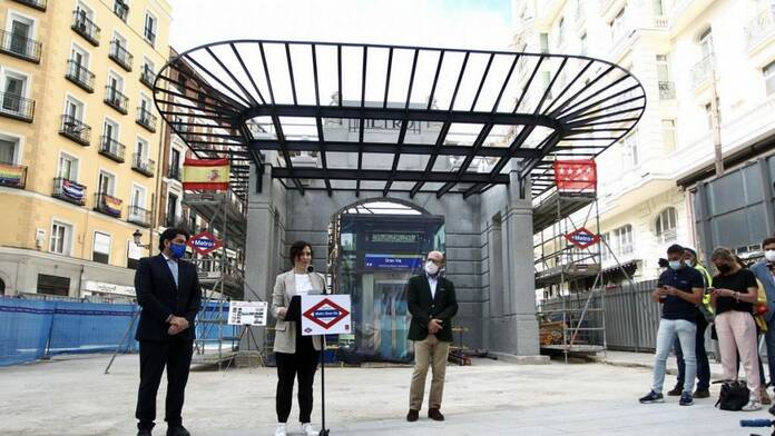 Un museo, nuevas conexiones y más de 10M€: así es la nueva estación de metro de Gran Vía ayuso en el acto de reapertura de la estacion de gran via