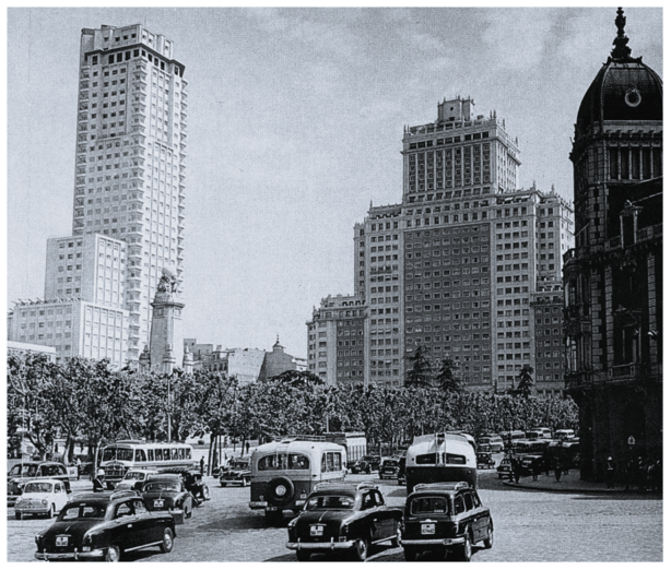 El Edificio España: el rey de las miradas al cielo Plaza de Espana 1959