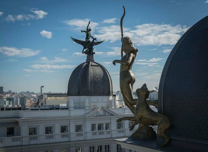 La historia de amor tras las misteriosas flechas de la Gran Vía diana ok