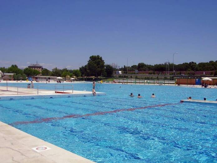 La piscina del Parque Sindical: el popular 'charco del obrero' madrileño piscina puerta hierro 2
