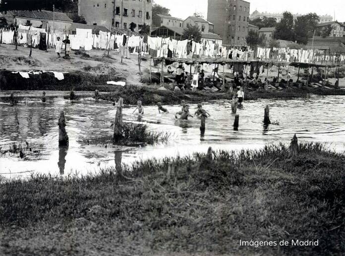 Las lavanderas que se dejaron la vida limpiando los trapos sucios de Madrid en el Manzanares 1920 LAVADEROS DEL MANZANARES Alfonso