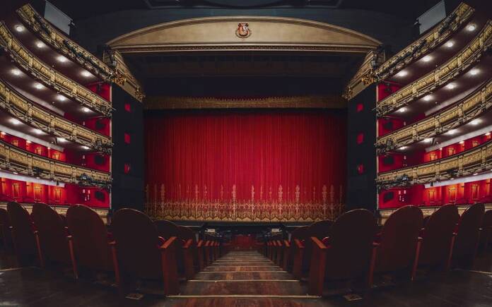 El Teatro Real abre temporada: repasamos sus dos siglos de historia LRM8527 Panoramica Telon 5 1 1 1