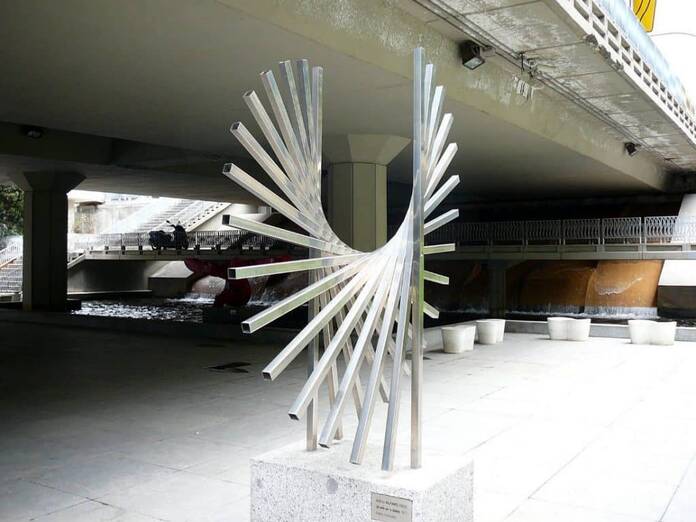El Museo de Esculturas al Aire Libre: arte de primer nivel, debajo de un puente museo aire libre