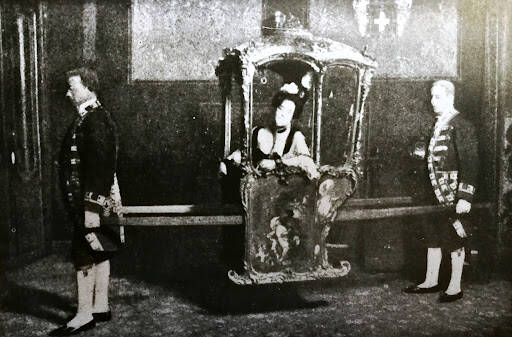 Escribir acortar Gran roble Las sillas de mano: así eran los primeros «taxis» de Madrid - Cocheras del  Rey