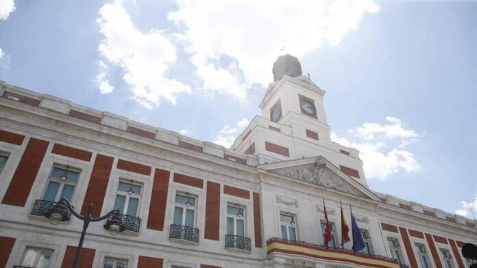 Estos son los cinco rincones más turísticos de Madrid que no te puedes perder imagenes de la fachada de la real casa de correos de madrid