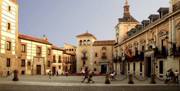 Así es la Torre de los Lujanes, un edificio del siglo XV que conserva la puerta más antigua de Madrid QueVerPlazaVilla 1400659529046 1404816773.877 1 1