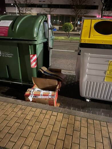 El Ayuntamiento de Sanse se niega a poner cubos de reciclaje obligando a los vecinos a tirar el cartón en la calle WhatsApp Image 2022 03 11 at 22.38.42