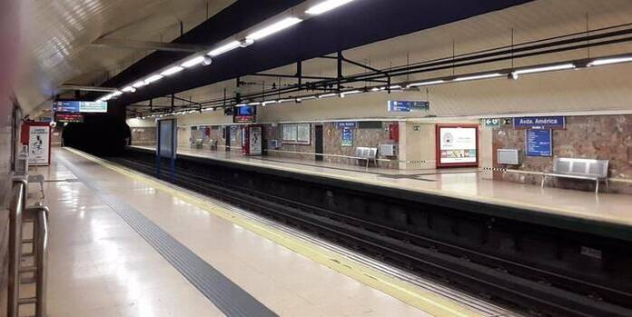 cuscús arco Catastrófico El jefe de Marketing del Metro de Madrid justifica su trabajo gastando tres  millones en alquilar marquesinas