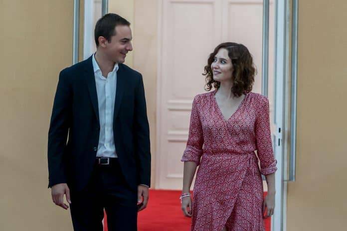 Juan Lobato se adelanta a Isabel Diaz Ayuso