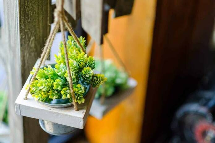 Cinco plantas artificiales colgantes para decorar tu casa que