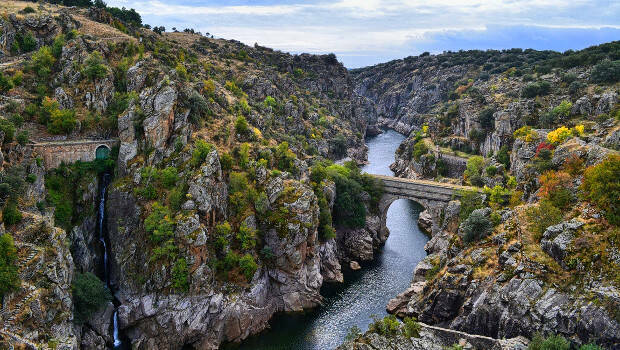 Las 5 rutas que no te puedes perder en esta primavera embalse del villar