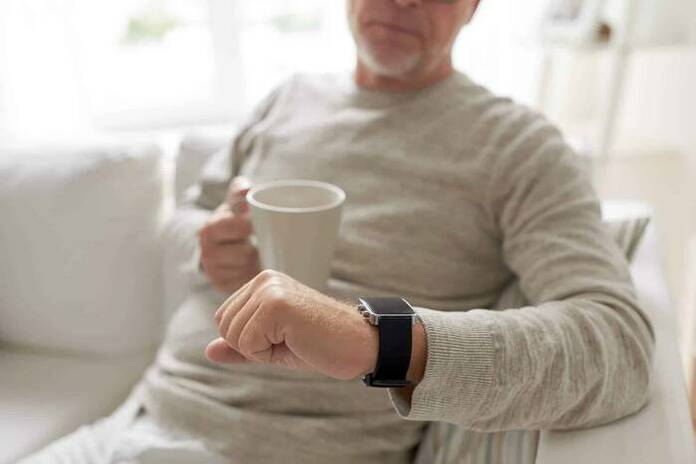 El reloj para personas mayores con alzhéimer - Aiudo Servicios
