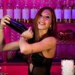 Ruta de coctelería premium: las terrazas y 'rooftops' imprescindibles para conquistar las noches del verano madrileño En Madrid Enbabia Infused explota la magia de la cocteleria