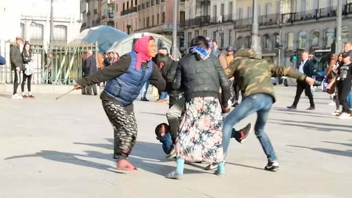 Цыгане дерутся. Цыгане драка драка цыганская. Цыгане в туле плеханово. Цыгане дерутся. Цыгане дерутся.