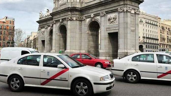 Suben los precios de los taxis en Madrid: Así es la cara B de los conductores 2 taxis precios