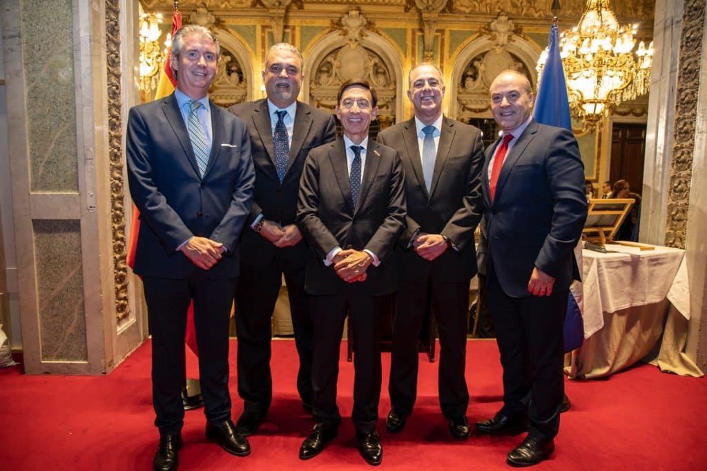 El Foro de Inversiones España República Dominicana entrega sus III Premios y apuesta por un aumento de las relaciones bilaterales 189 240a
