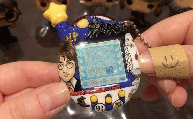 Dónde encontrar el último Tamagotchi de Madrid sddefault e1704375340970