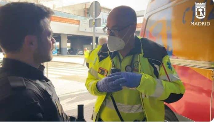 Policías y Samur ayudan a dar a luz en Chamartín