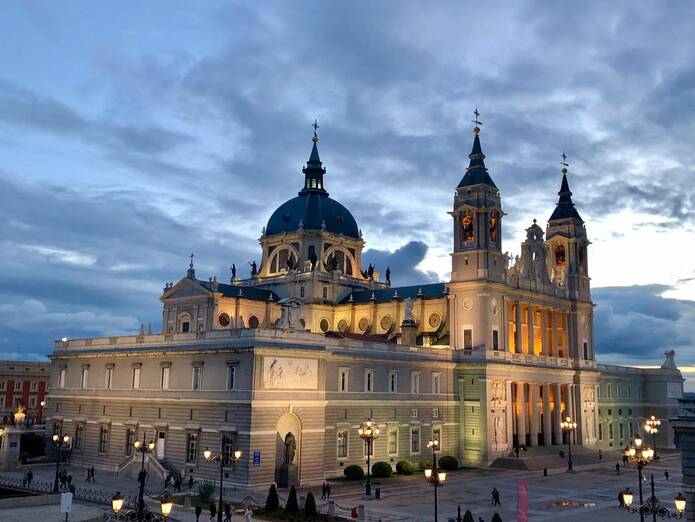 Secretos subterráneos de La Almudena: la Catedral de Madrid como nunca la has visto 2 LA ALMUDENA EN EL SIGLO XXI: DESAFÍOS Y CONSERVACIÓN