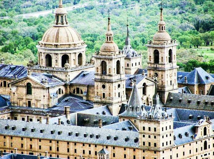 El Escorial: Un Palacio, un monasterio, ¡Una leyenda viva en Madrid! 3 VANGUARDIA Y TRADICIÓN: LA ARQUITECTURA DE EL ESCORIAL