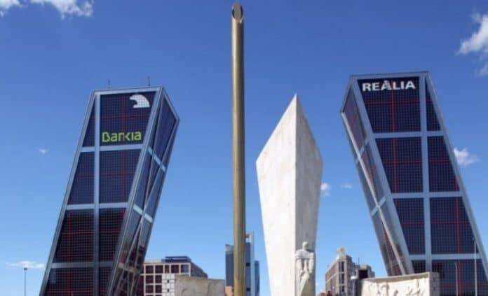 El obelisco de Calatrava, una pesadilla para Madrid
