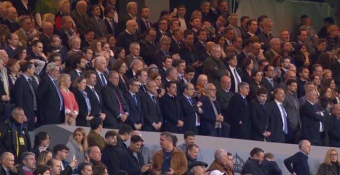 La vida en Madrid continúa deciéndose en el palco del Bernabéu, con Florentino Pérez como anfitrión.
