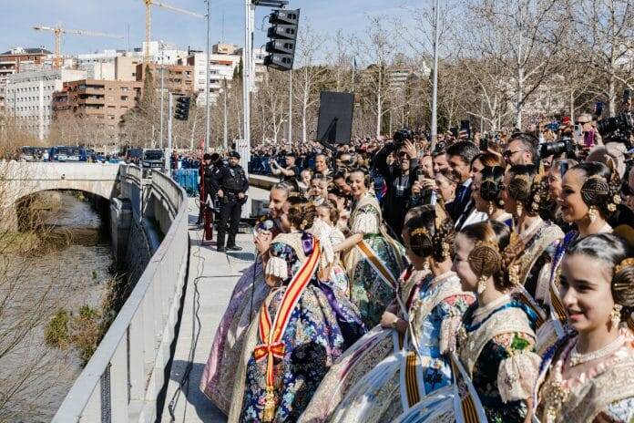 La mascletá vuelve a Madrid por primera vez desde 1980 y llena el Puente del Rey